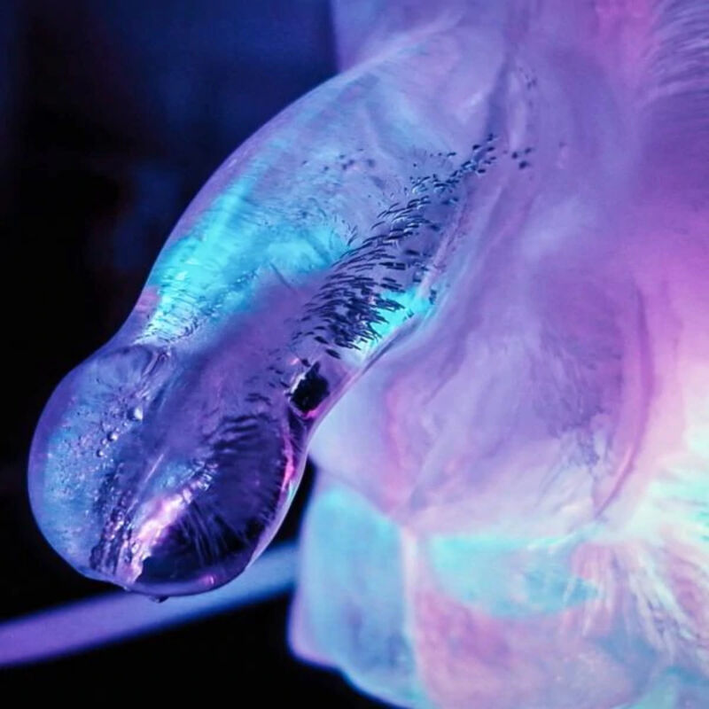 Riesige Penis-Eisrodelform