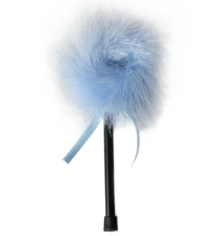 Hellblauer Staubwedel aus Marabu