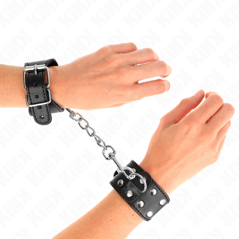 Armbänder mit doppelter Reihe verstellbarer schwarzer Nieten