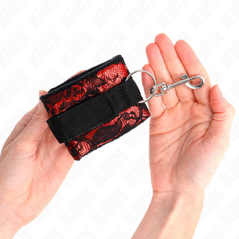 Rot-schwarze Skandal-Handfesseln