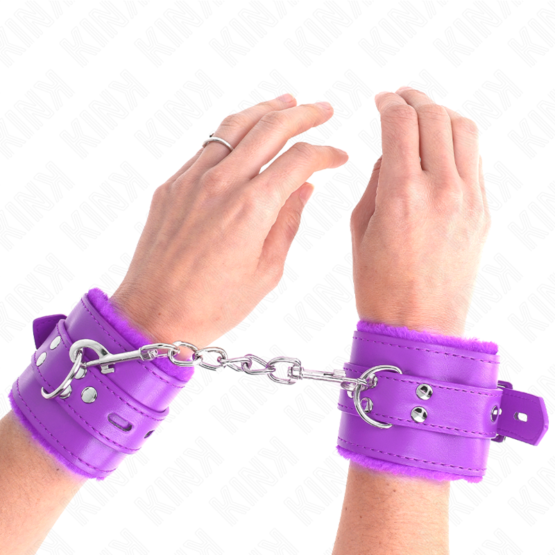 Mit Fell gefütterte Handgelenkstützen mit violetten quadratischen Löchern und verstellbarem violetten Gürtel 17–29 cm x 6 cm