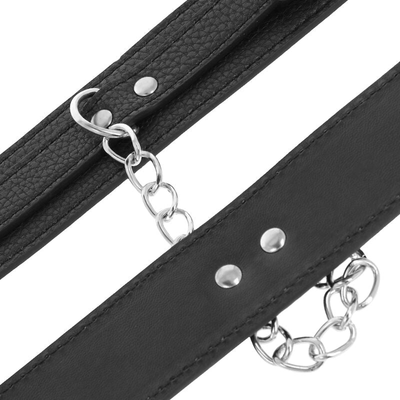 Schwarze Handschellen aus strukturiertem Leder